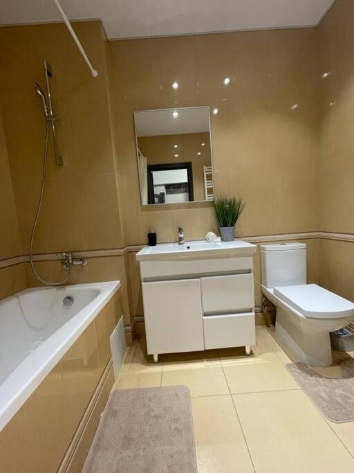 Sky House Premium Apartment In City Center Chisináu Exterior foto